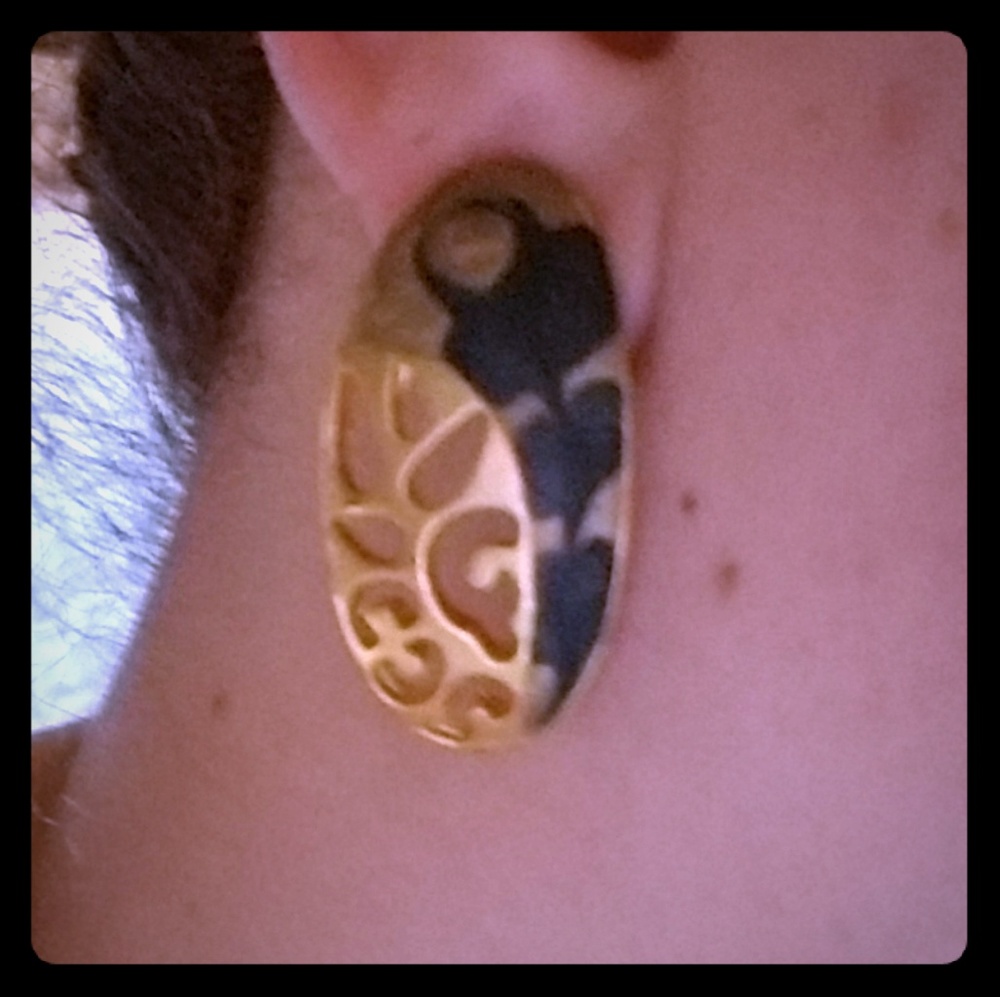 Vintage gold and black tan oval stud earrings